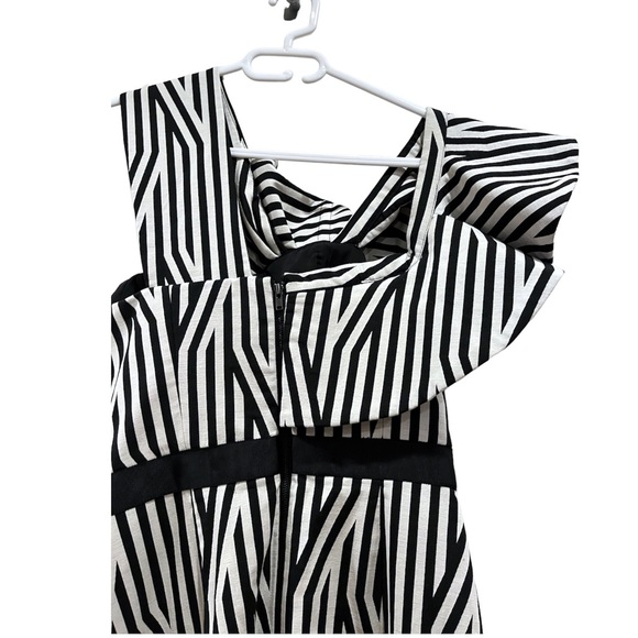 Self-Portrait Abstract Stripe Asymmetrical Dress - Picture 7 of 14